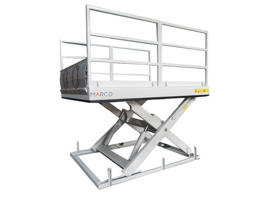 Aanpassing M3-025130-D2K Laaddock tafel met handrail en laadklappen